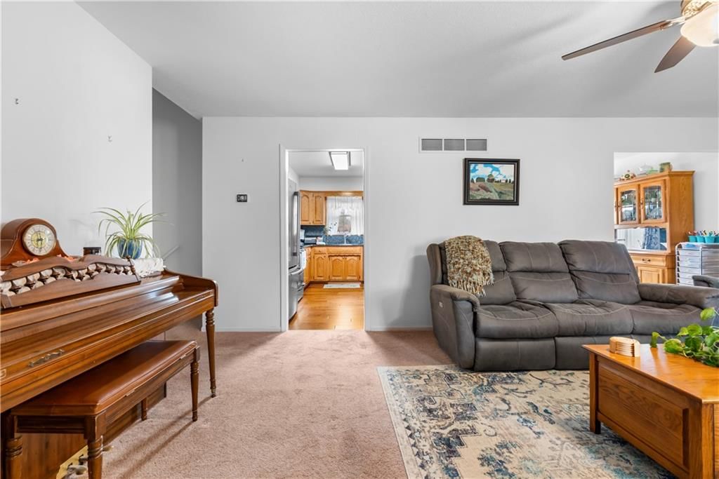 307 E Hickory Street — photo 5