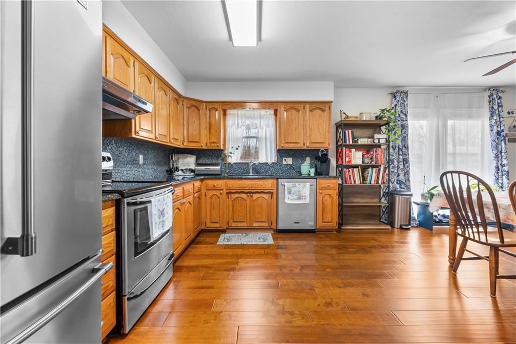 307 E Hickory Street — photo 9