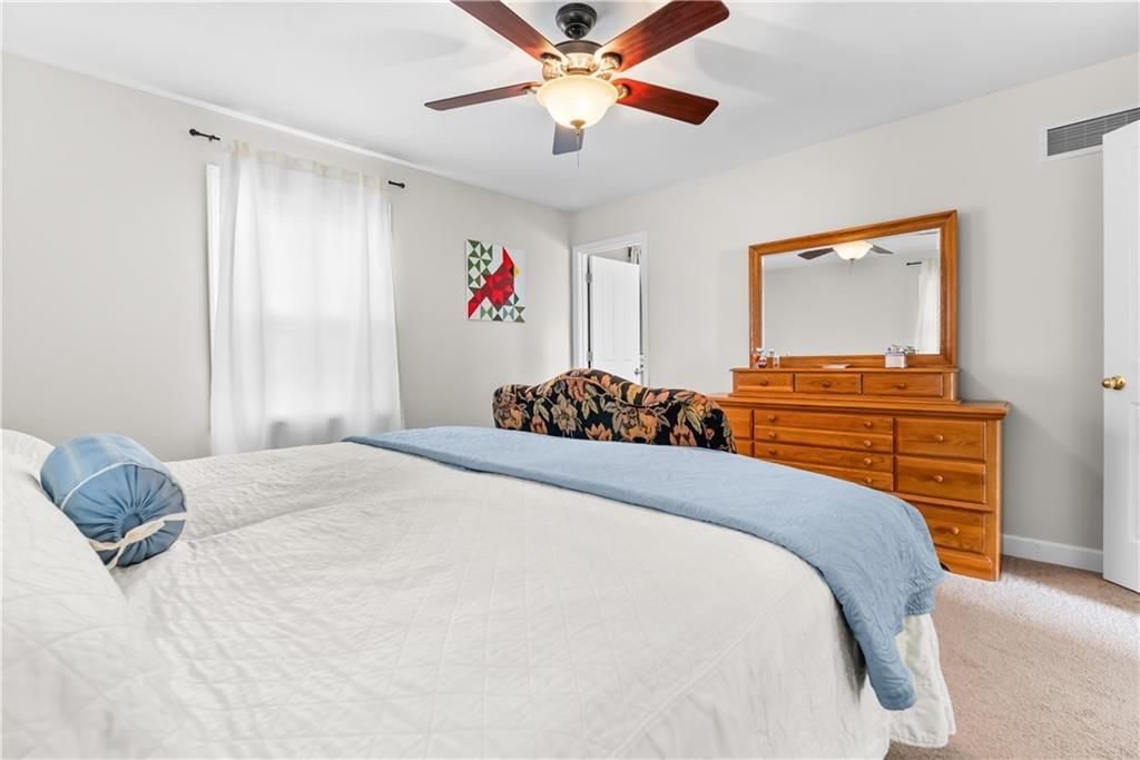 307 E Hickory Street — photo 17
