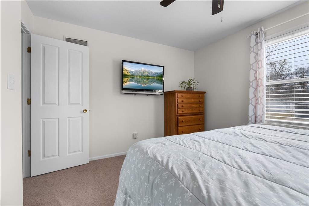 307 E Hickory Street — photo 21