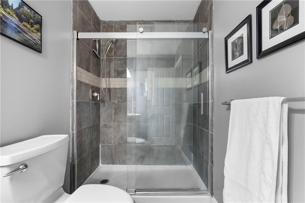 307 E Hickory Street — photo 24