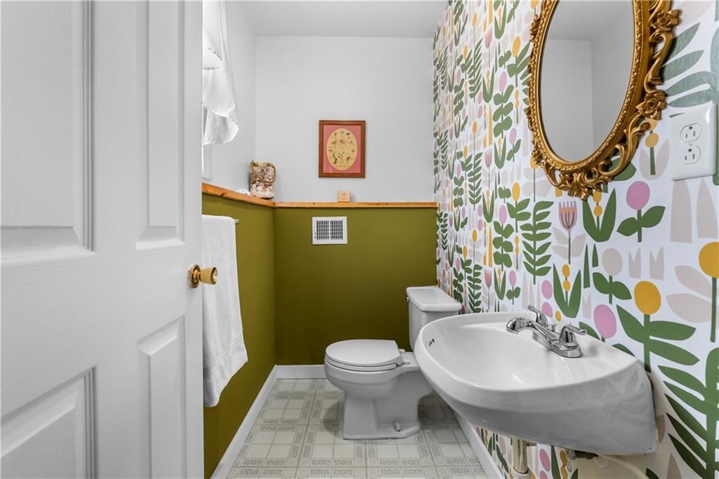 307 E Hickory Street — photo 27