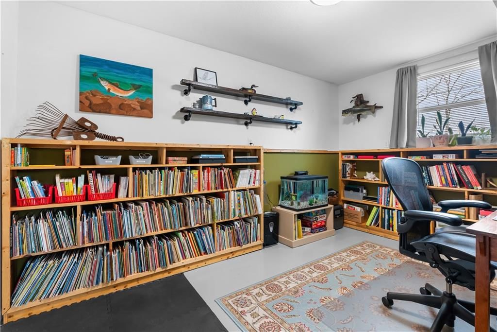 307 E Hickory Street — photo 28
