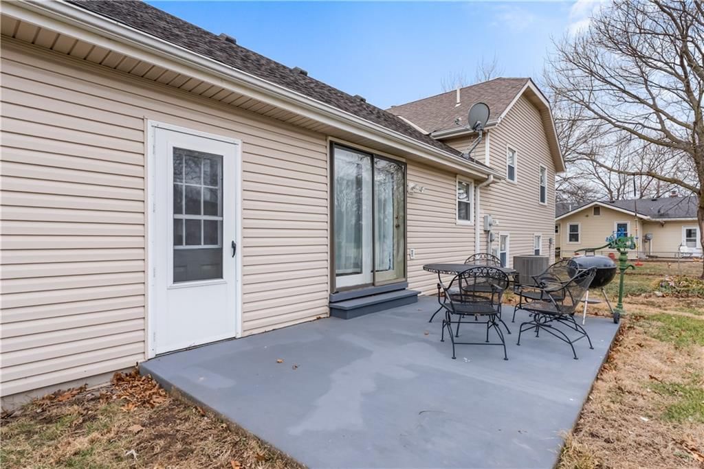 307 E Hickory Street — photo 30