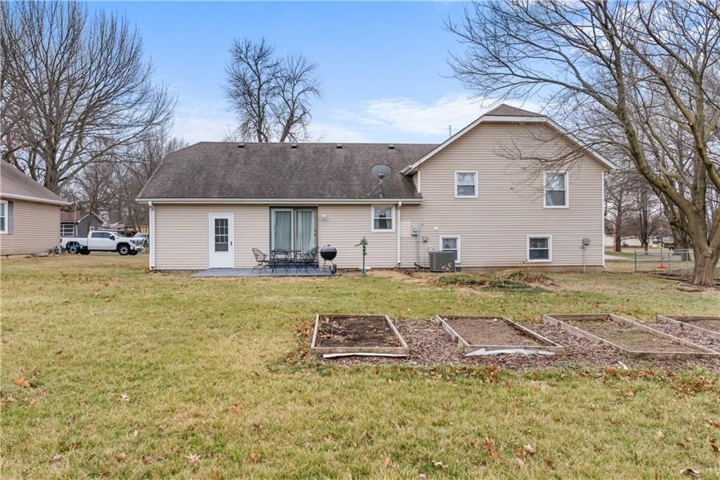 307 E Hickory Street — photo 32