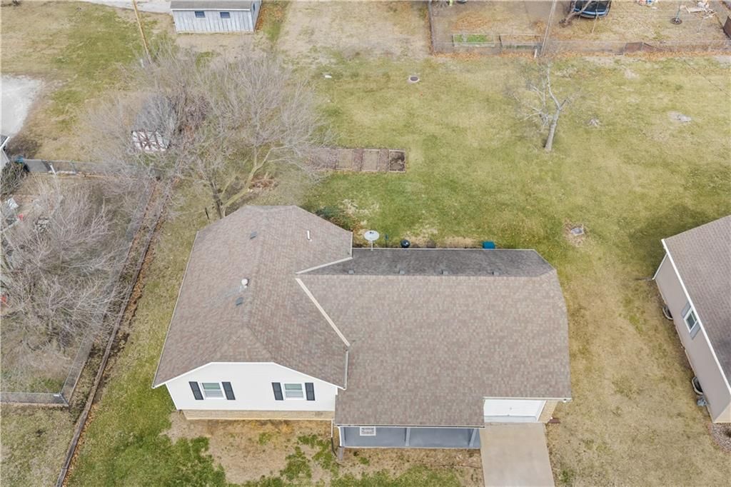 307 E Hickory Street — photo 34