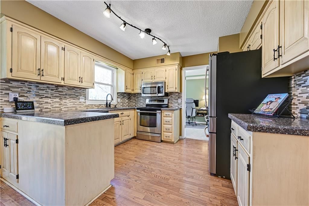 17508 W 116 Street — photo 5