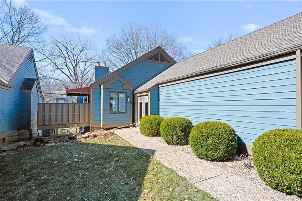 330 Lakeside Drive — photo 4