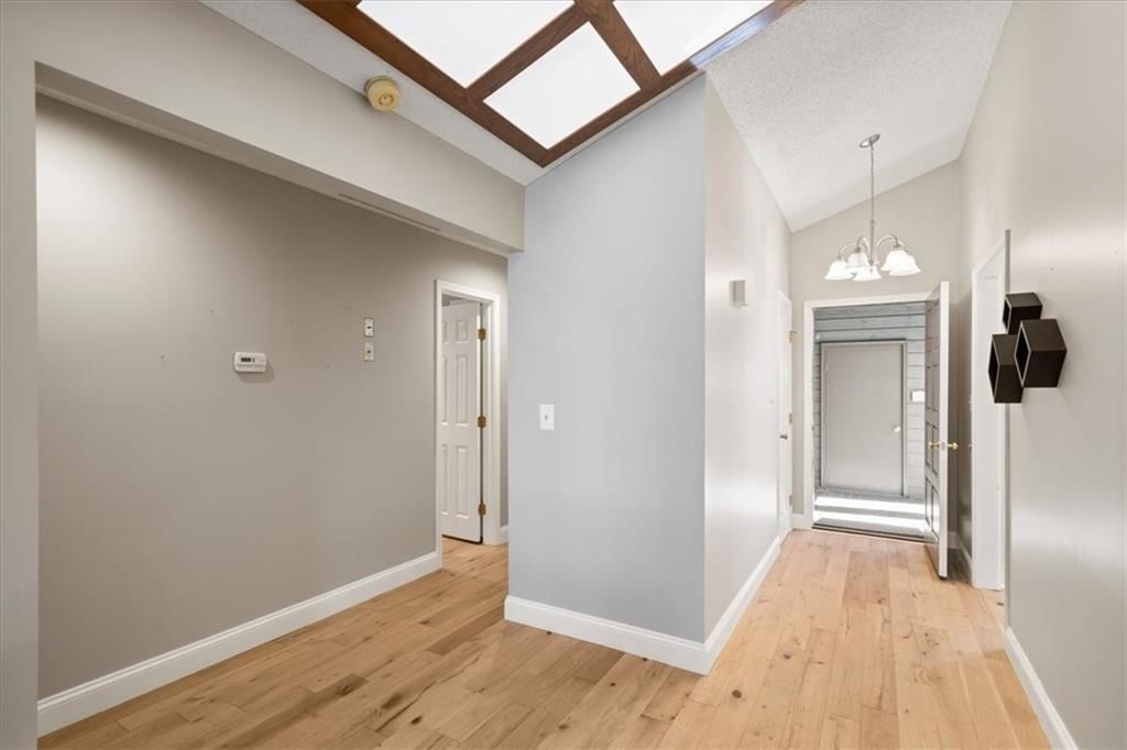 330 Lakeside Drive — photo 6