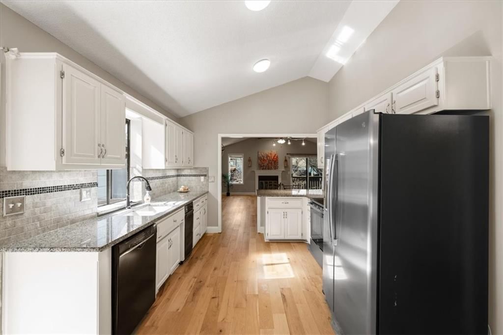 330 Lakeside Drive — photo 13