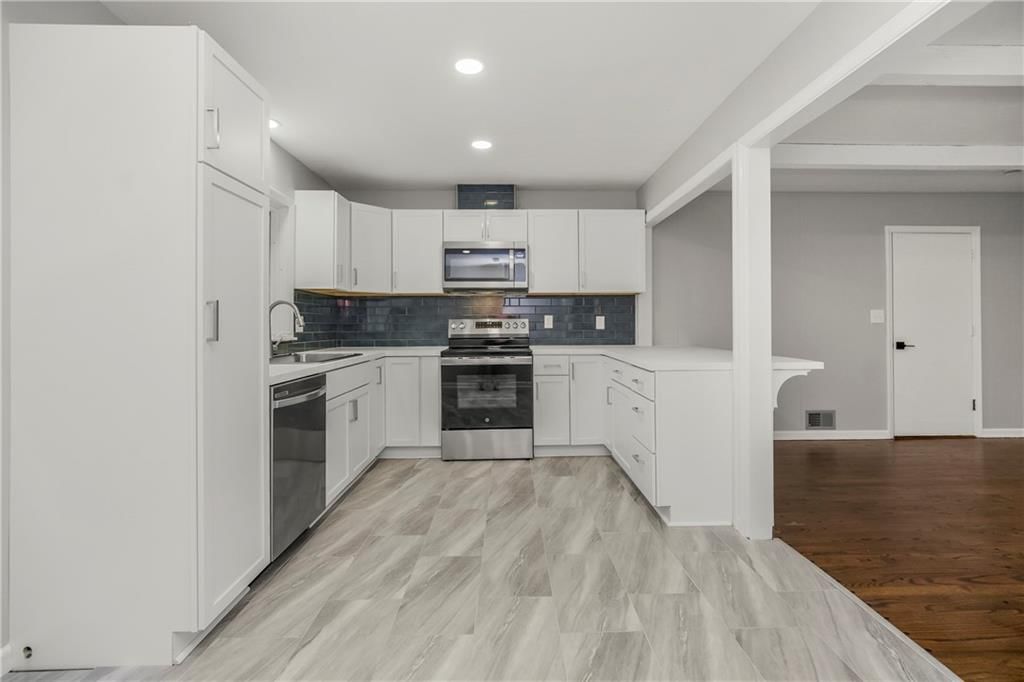 6506 Sterling Avenue — photo 13