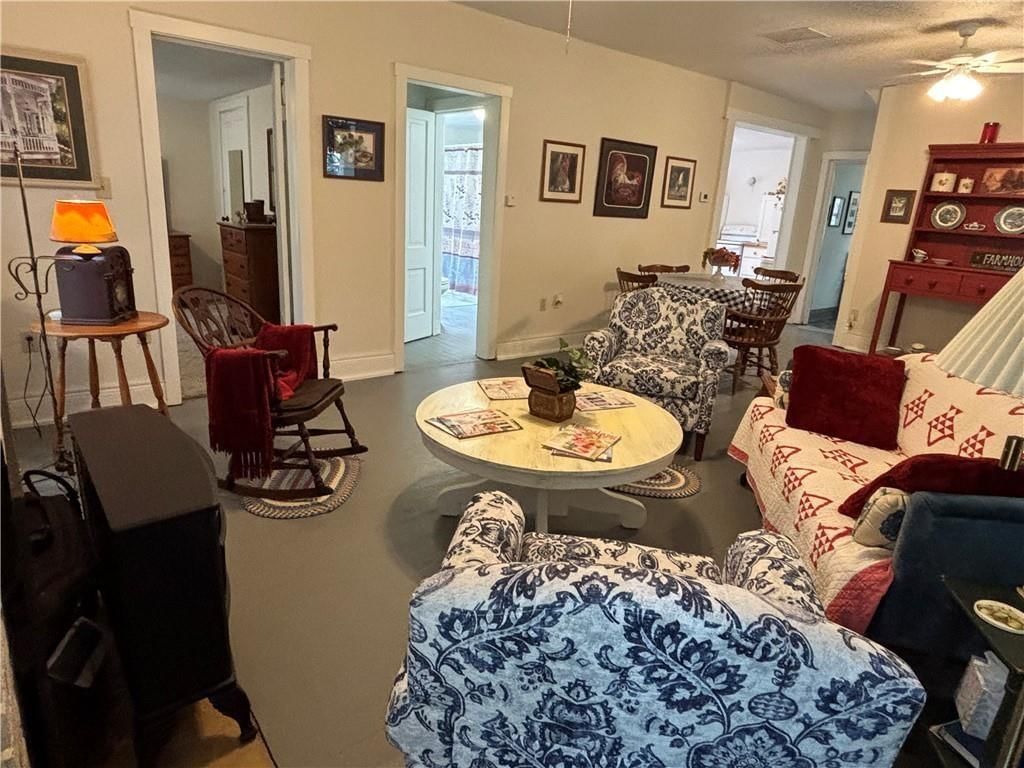 324 W Walnut Street — photo 9