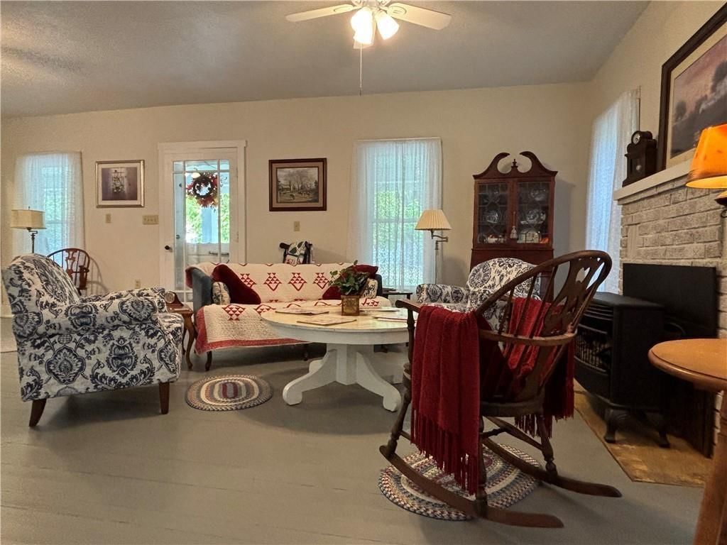324 W Walnut Street — photo 10