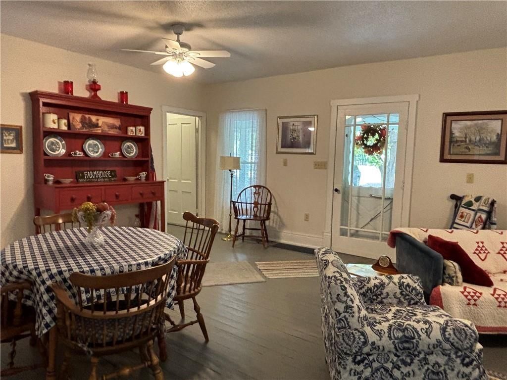 324 W Walnut Street — photo 13