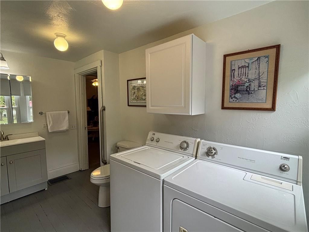 324 W Walnut Street — photo 33