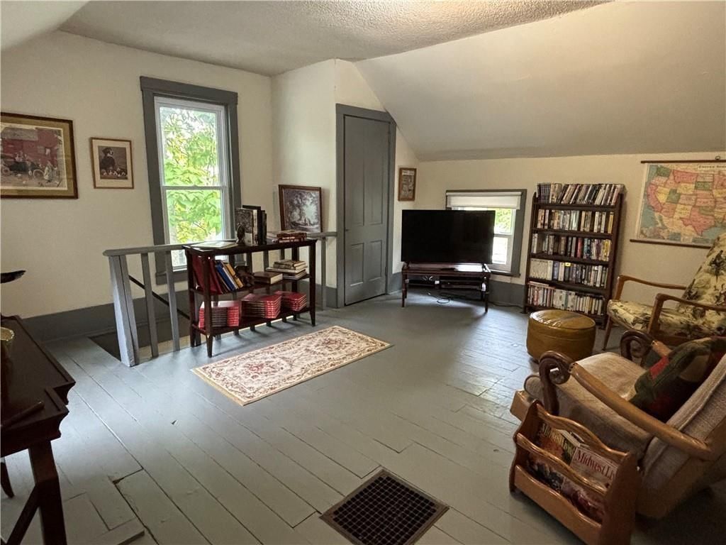 324 W Walnut Street — photo 51