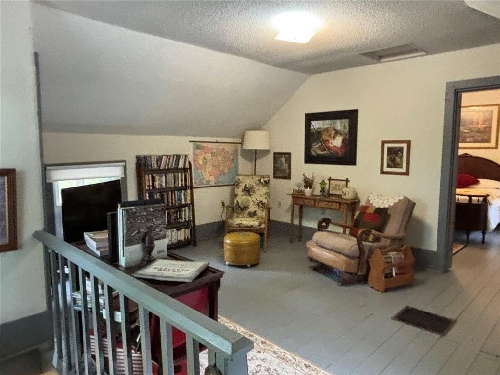 324 W Walnut Street — photo 58