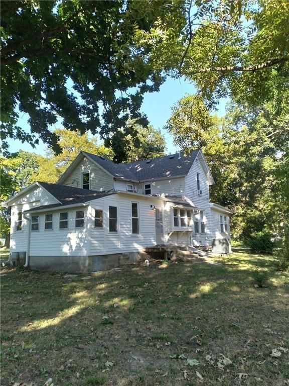 324 W Walnut Street — photo 70