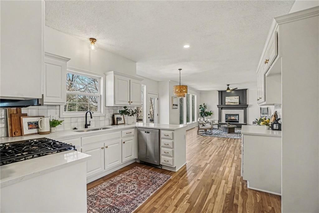 21320 W 98th Street — photo 6