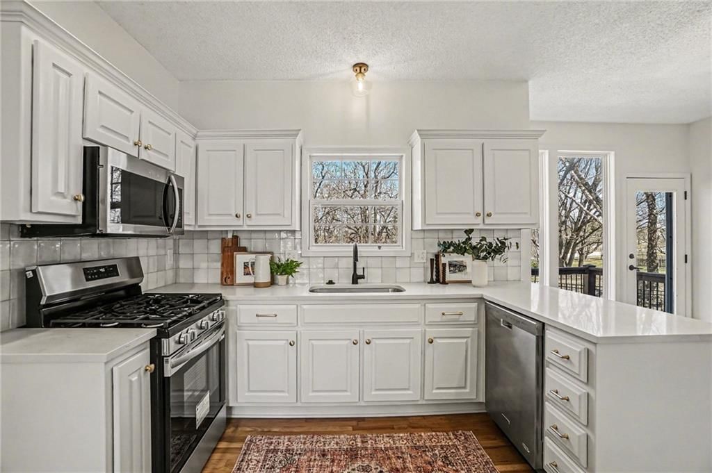 21320 W 98th Street — photo 8