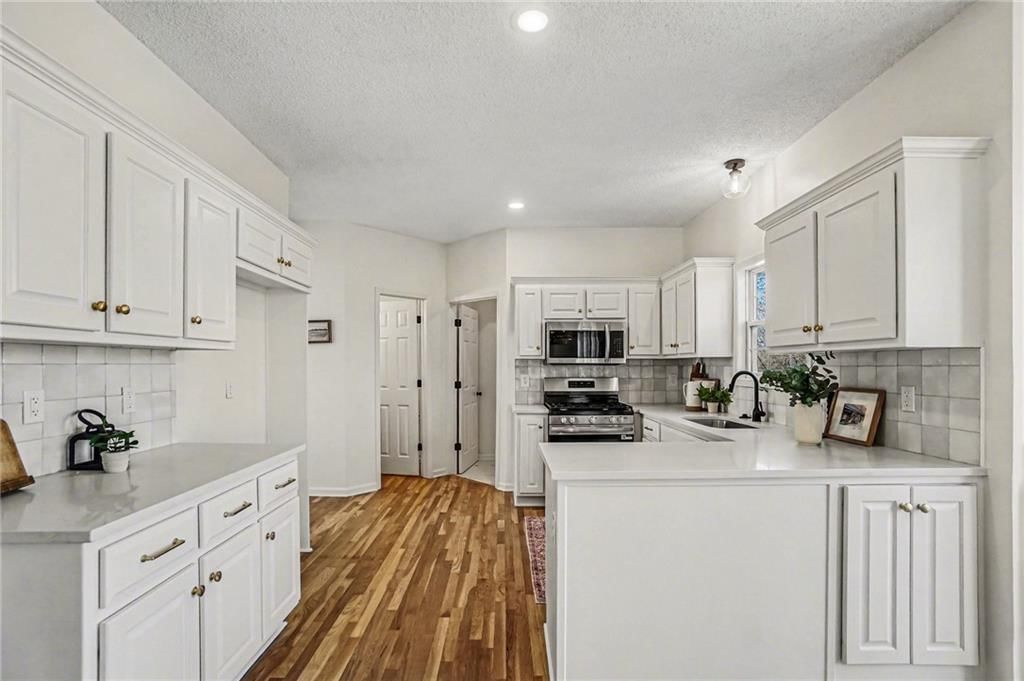 21320 W 98th Street — photo 9