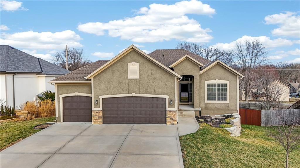 113 N Eastglen Drive, Raymore, MO
