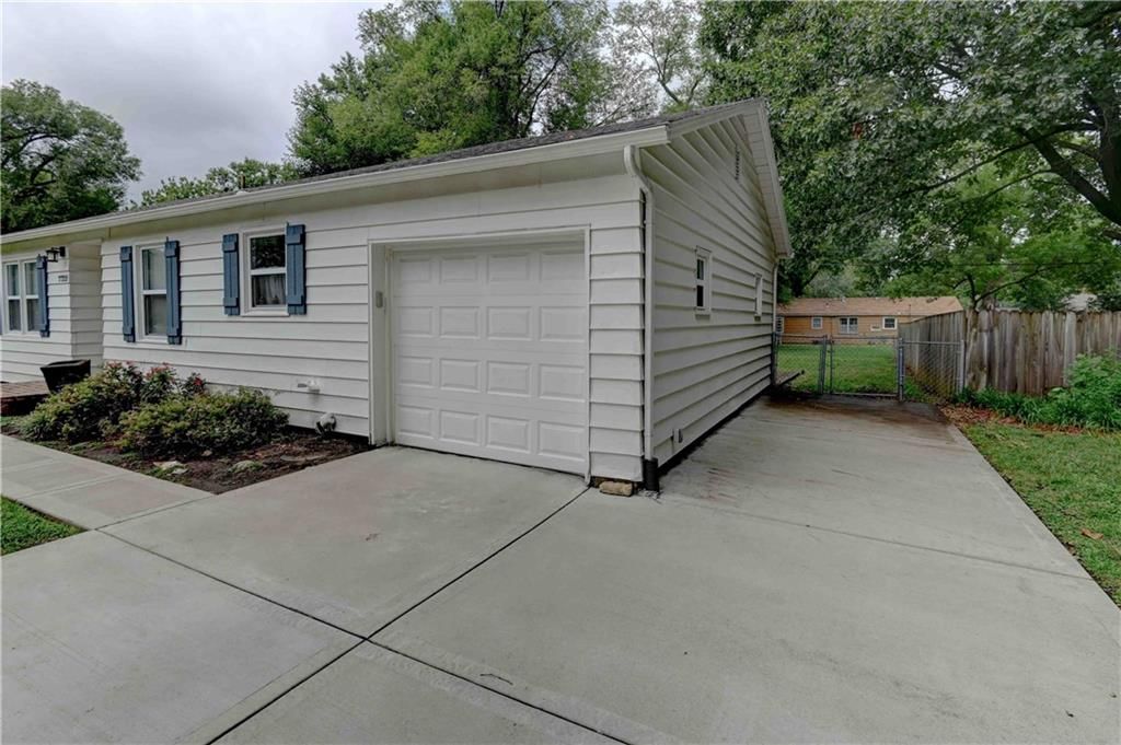7722 W 66th Terrace — photo 29
