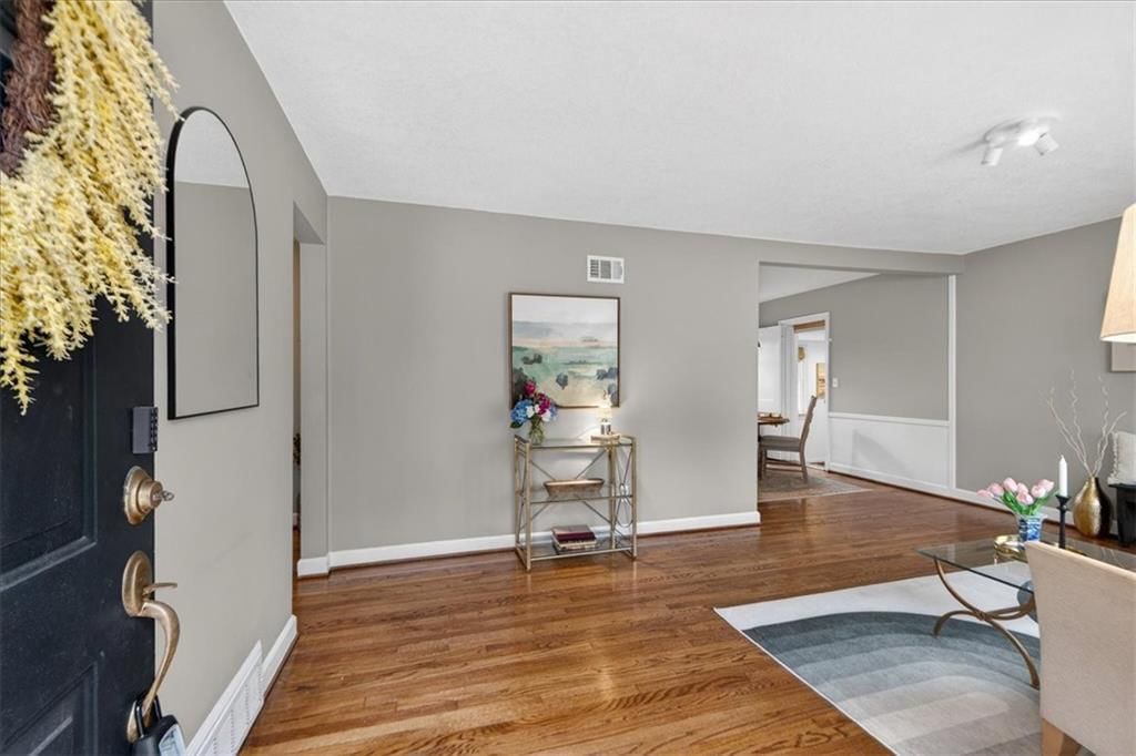 5048 CANTERBURY Street — photo 4