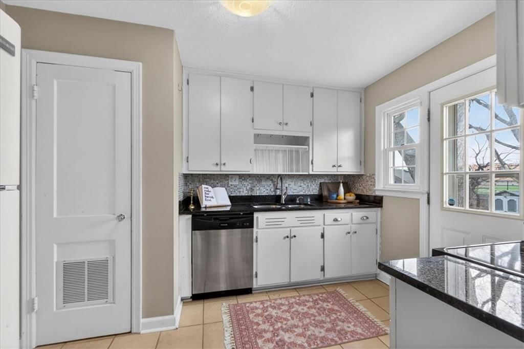 5048 CANTERBURY Street — photo 12