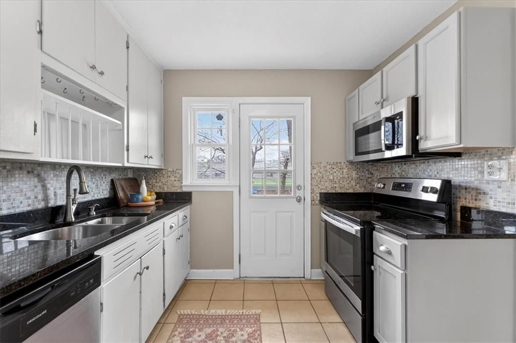 5048 CANTERBURY Street — photo 13