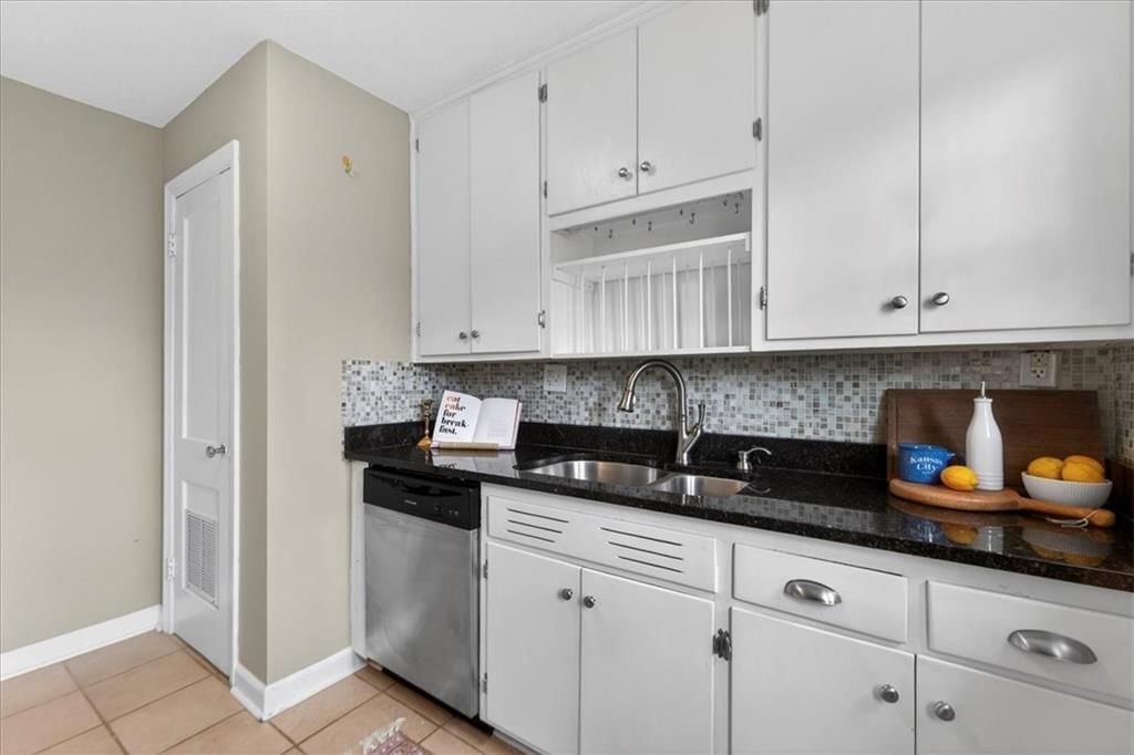 5048 CANTERBURY Street — photo 15