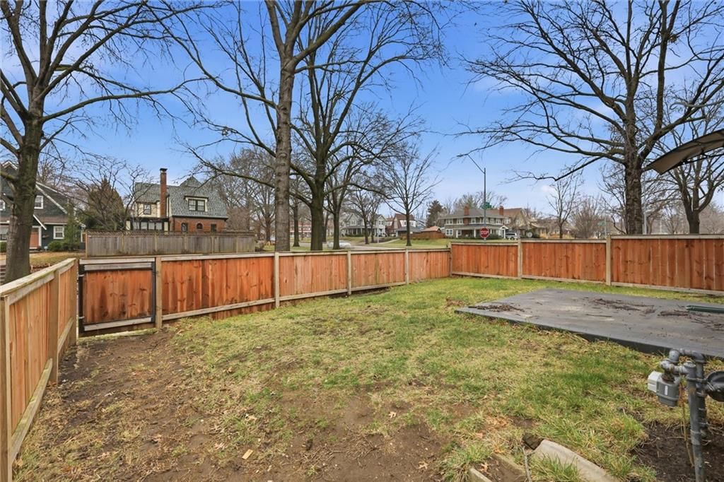103 E Meyer Boulevard — photo 32