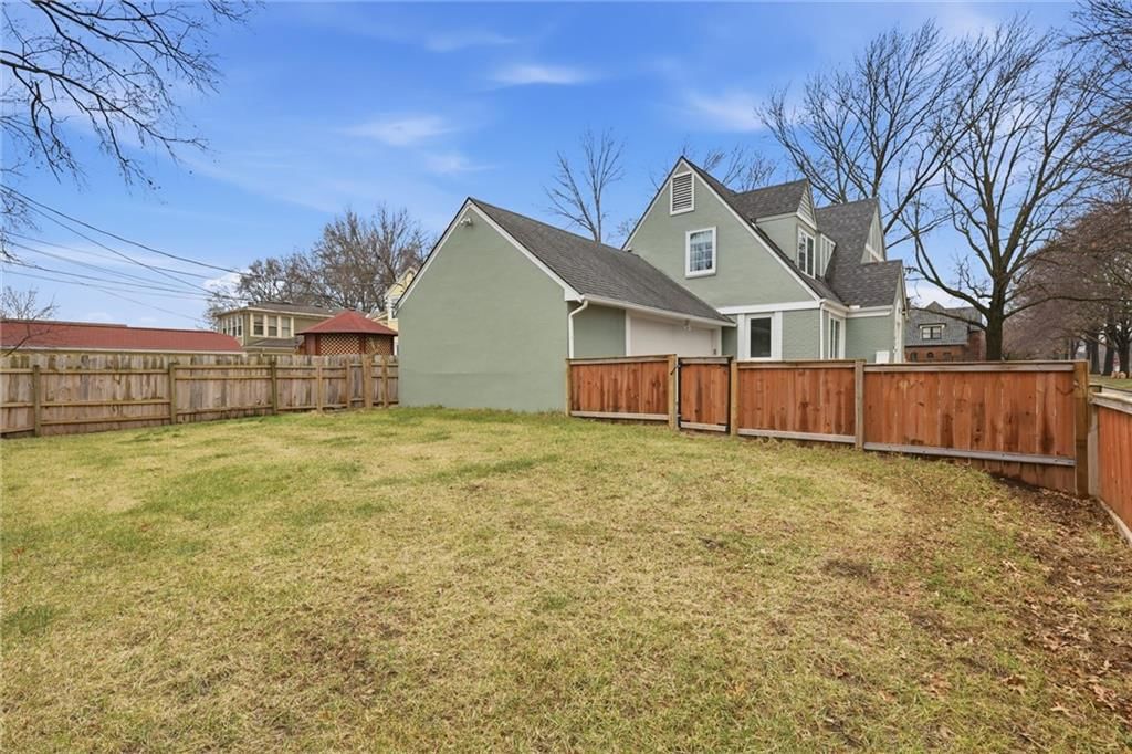 103 E Meyer Boulevard — photo 33