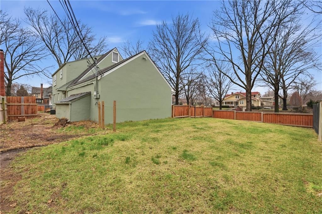 103 E Meyer Boulevard — photo 34