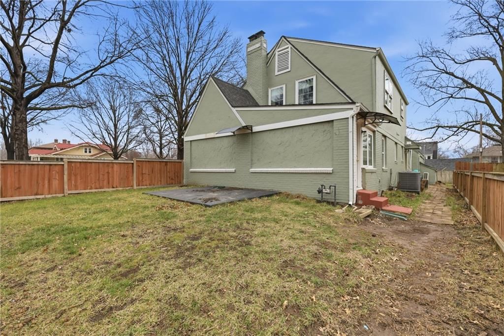 103 E Meyer Boulevard — photo 35