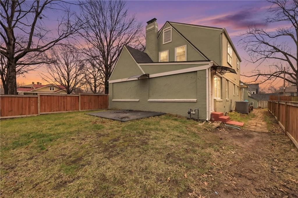 103 E Meyer Boulevard — photo 36