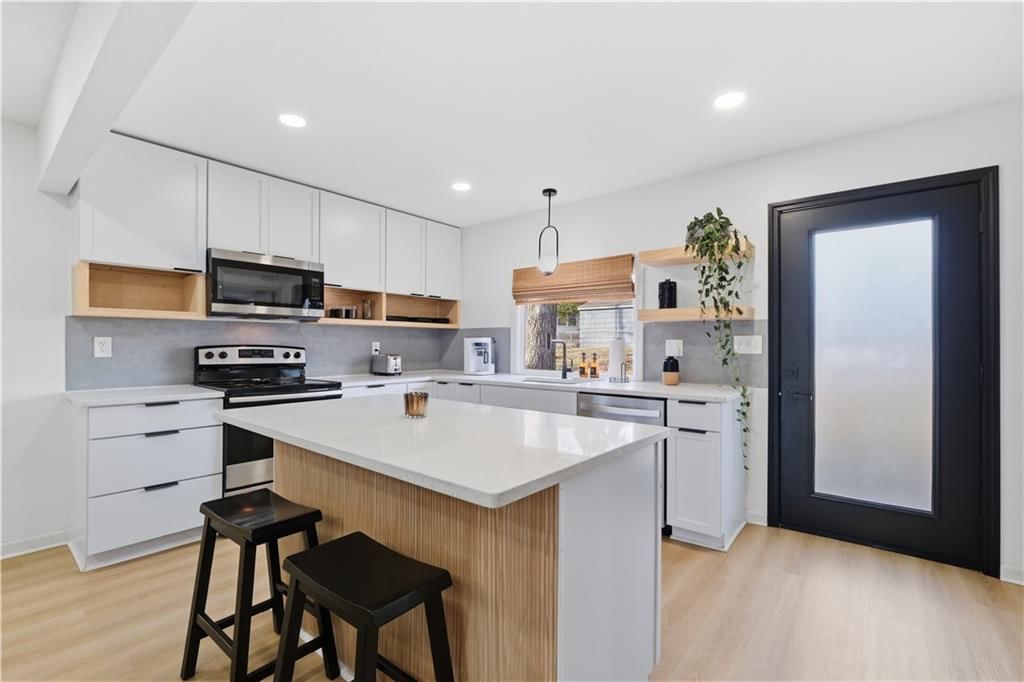 504 NW Holly Lane, Lee's Summit, MO
