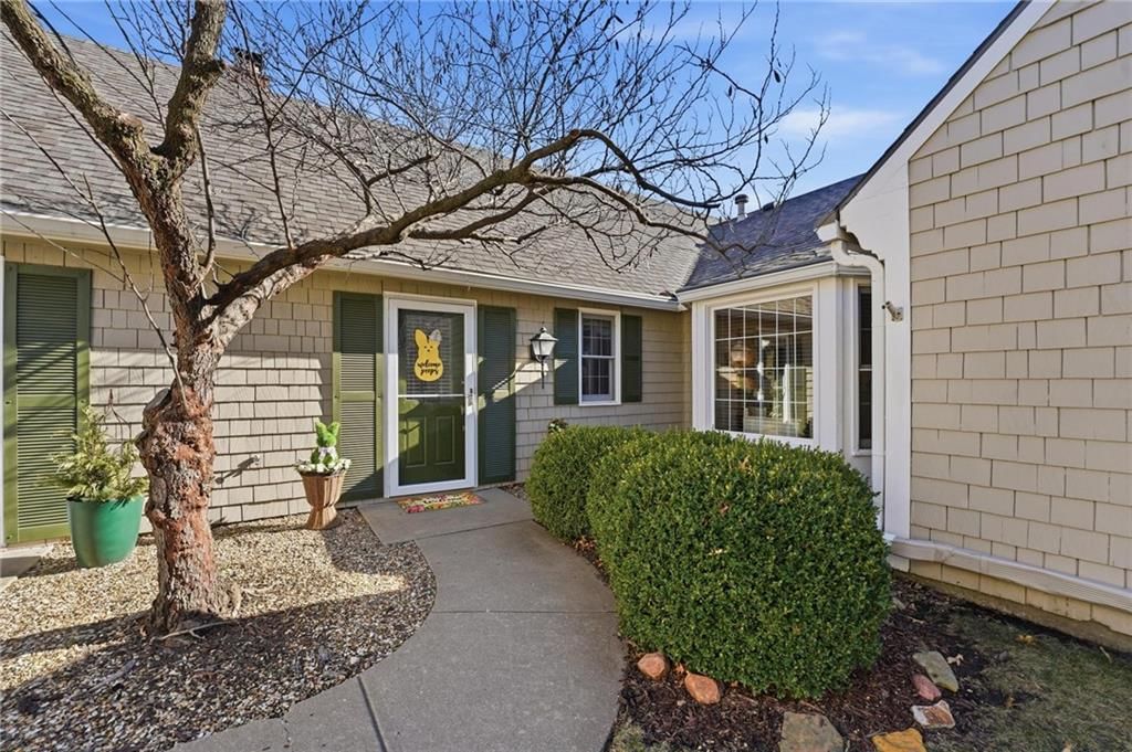 338 Woodlawn Circle — photo 1