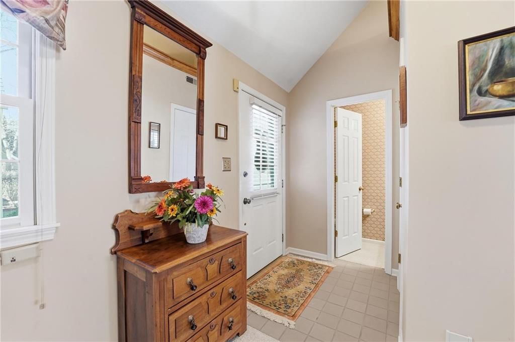 338 Woodlawn Circle — photo 2