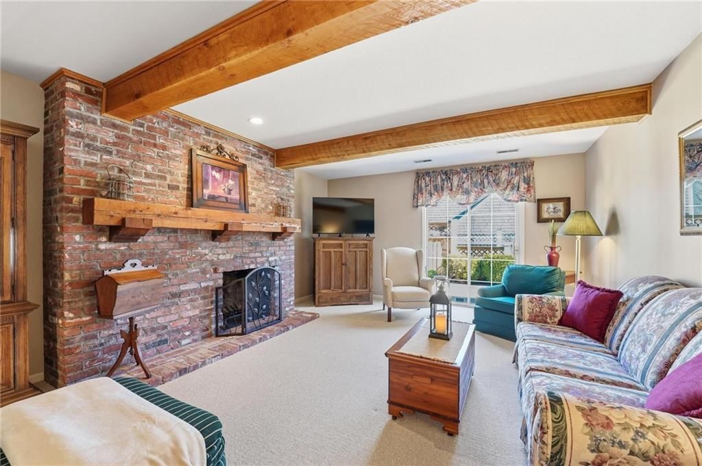 338 Woodlawn Circle — photo 4