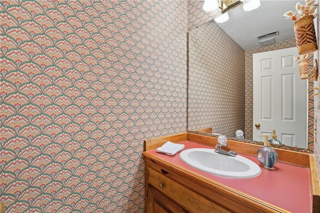 338 Woodlawn Circle — photo 8