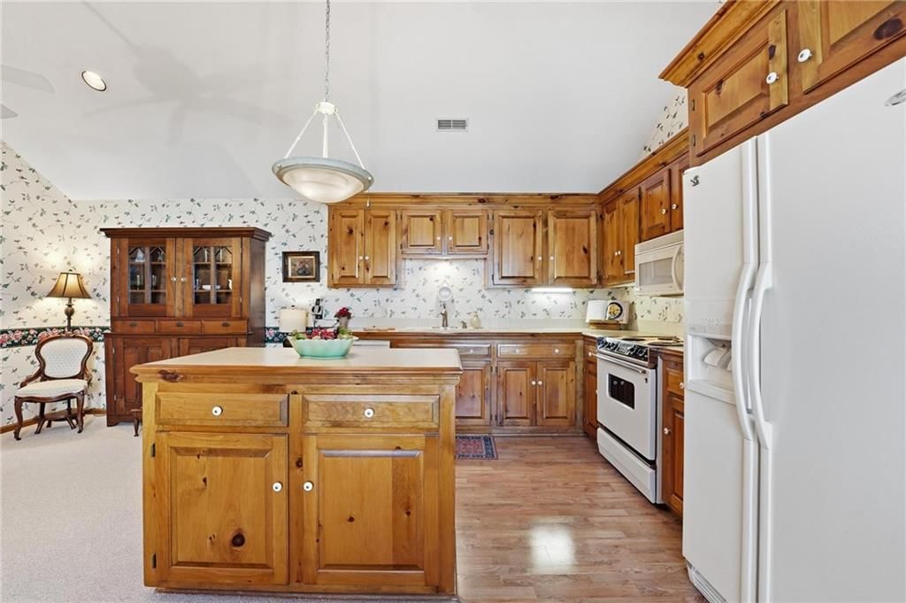 338 Woodlawn Circle — photo 11