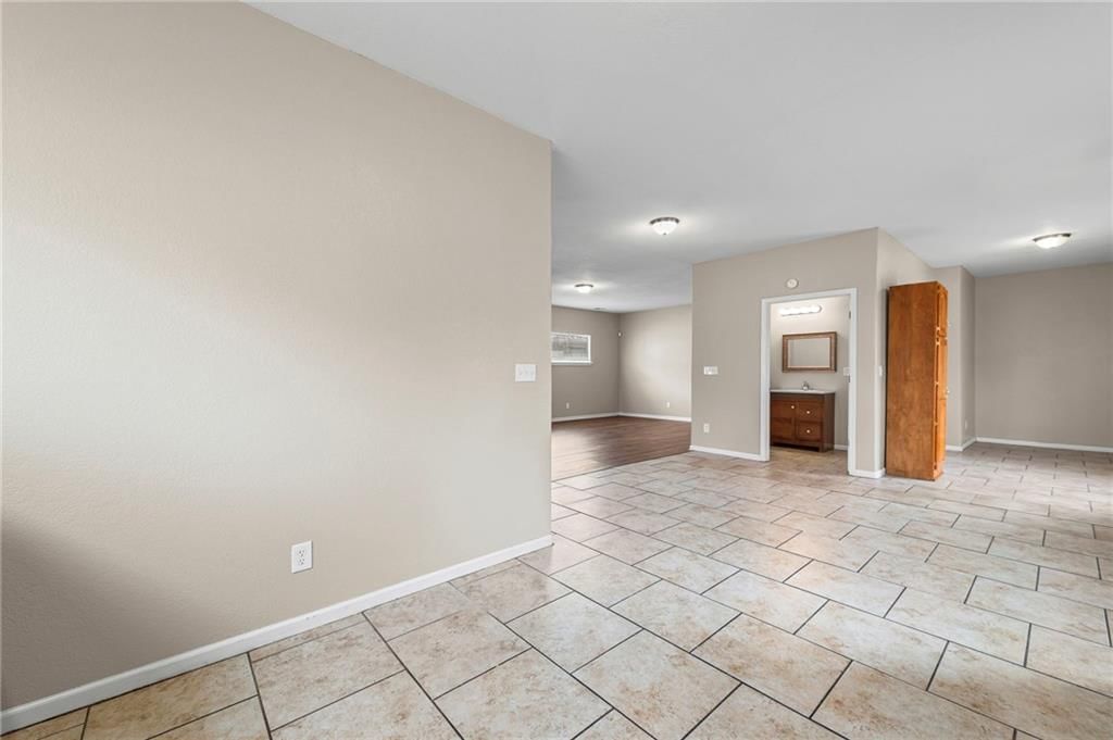 301 Ottawa Street — photo 13