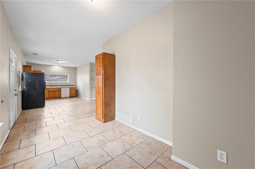 301 Ottawa Street — photo 15