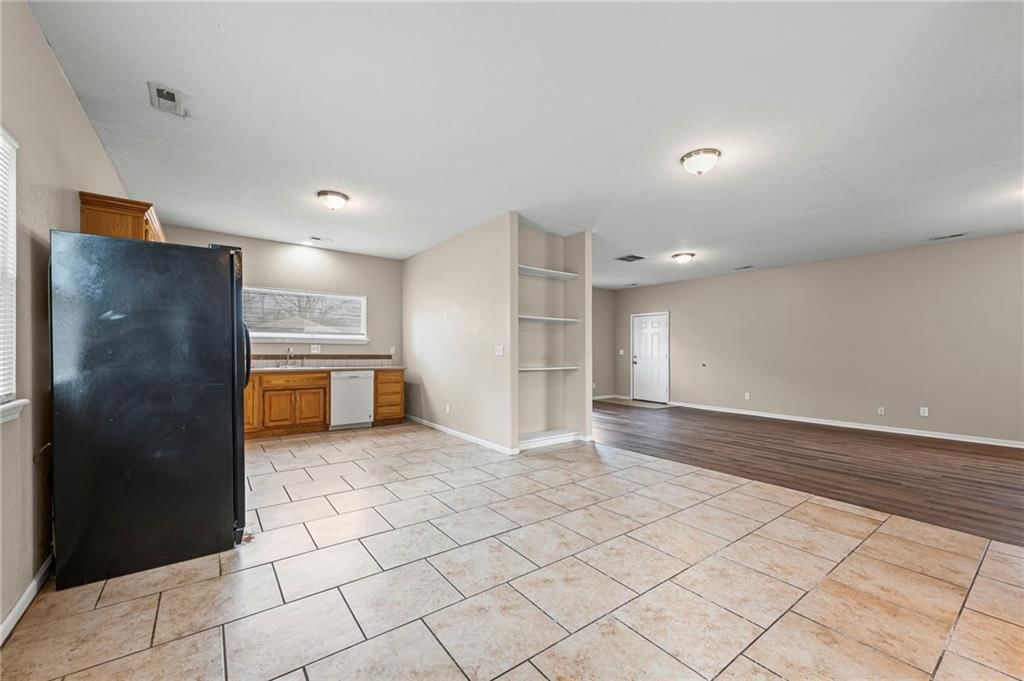 301 Ottawa Street — photo 16
