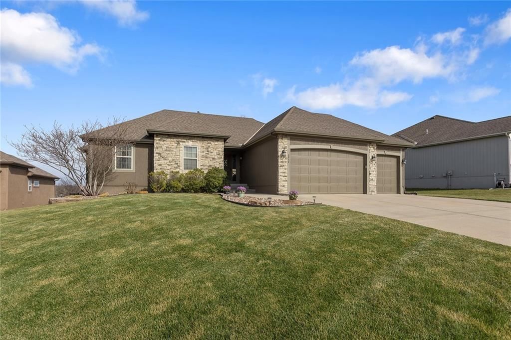 4929 S Brittany Drive — photo 2