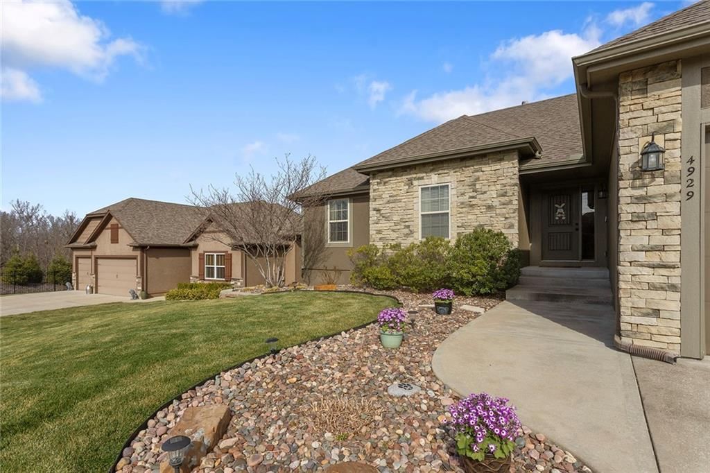 4929 S Brittany Drive — photo 3