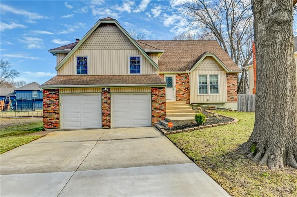 14747 S Homestead Drive, Olathe, KS