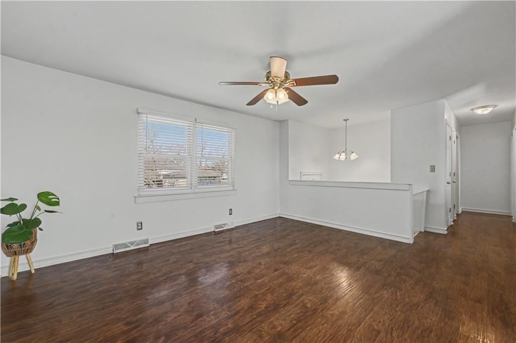 305 Maple Terrace — photo 3