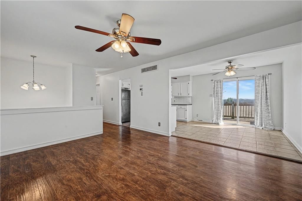 305 Maple Terrace — photo 4